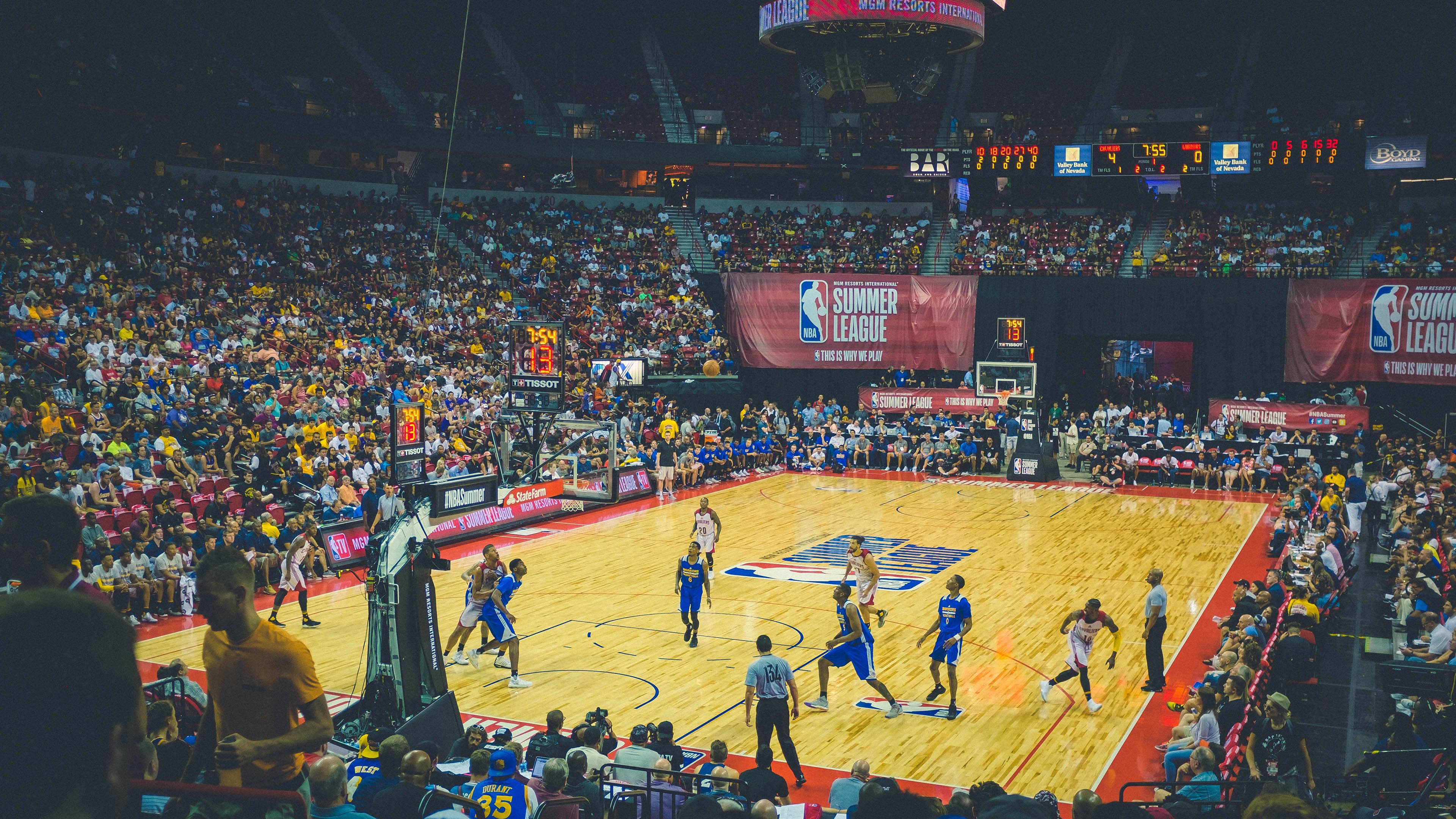 赛场多面手:李明攻防两端表现都极为出色!,李明比赛视频